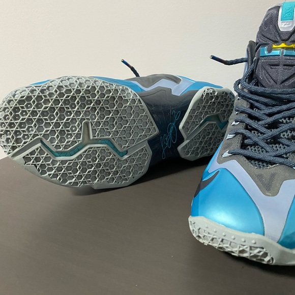 Nike - Picture 6 of 16